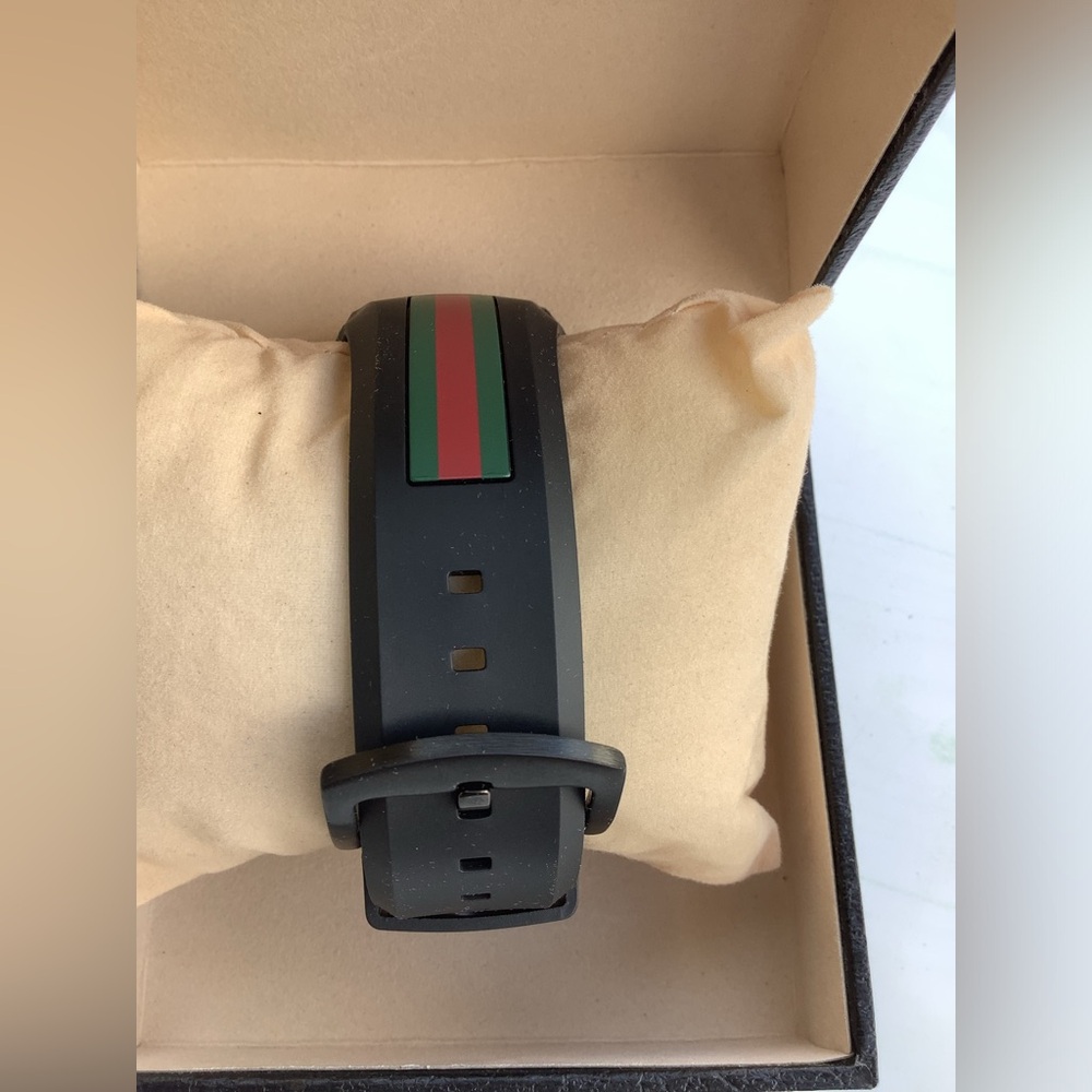 Mens GUCCI🌟 BIG and BEAUTIFUL 🖤💚❤️watch - Picture 7 of 16